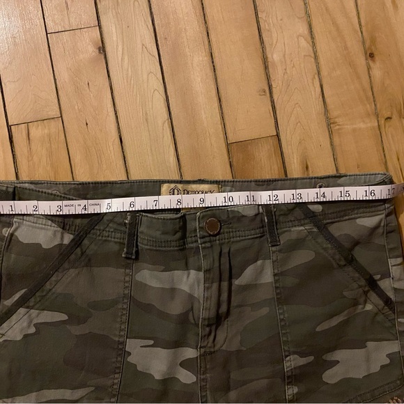 Women’s size 14 Green Cargo capris - Picture 6 of 8